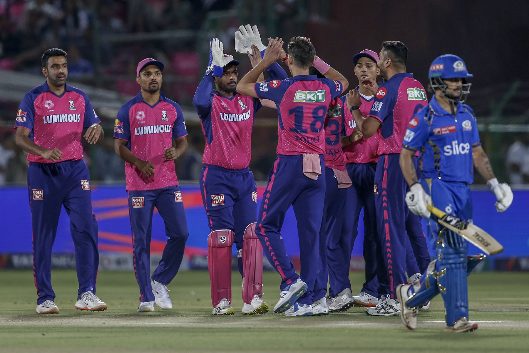 आईपीएलमा मुम्बईलाई ९ विकेट पराजित गर्दै राजस्थानले निकाल्यो सातौँ जित
